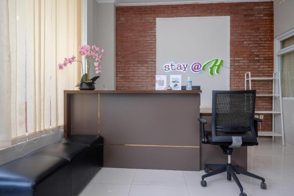 Urbanview Stay @H Jakal By Reddoorz Yogyakarta Exterior photo