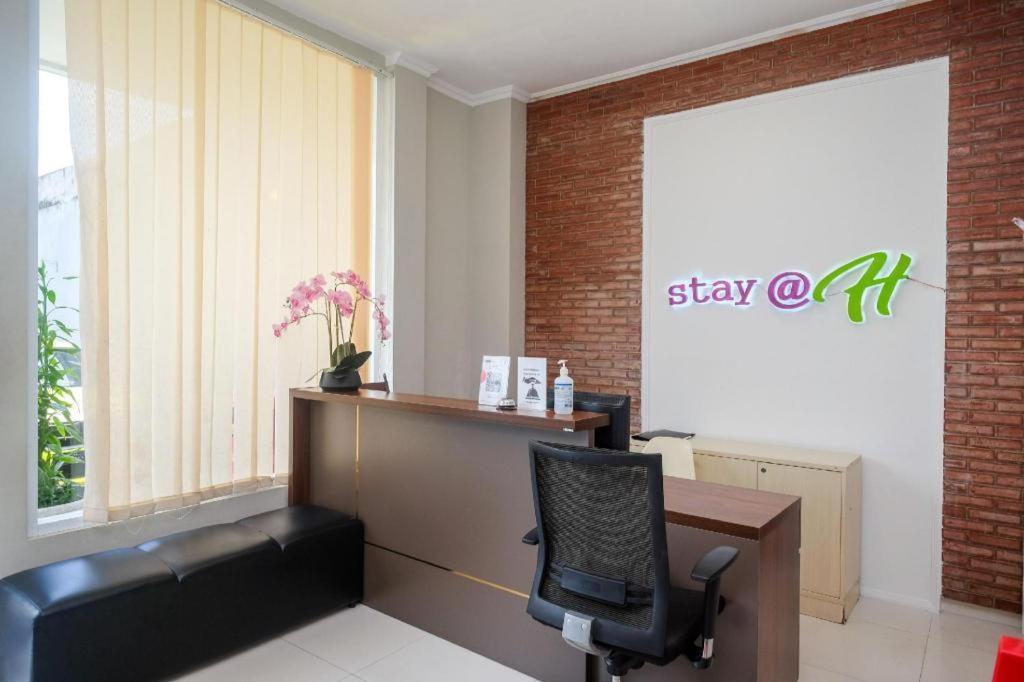 Urbanview Stay @H Jakal By Reddoorz Yogyakarta Exterior photo